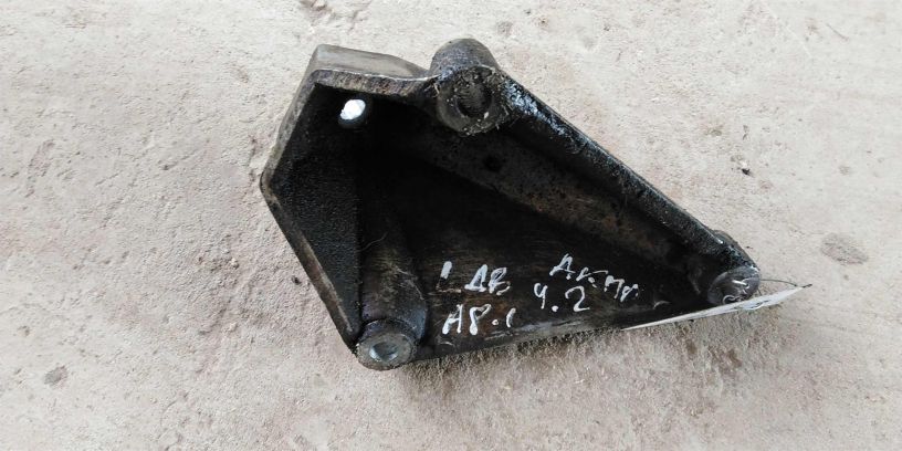 kronstein-dvigatelia-levyi-audi-a8-d-art-18631-big-1
