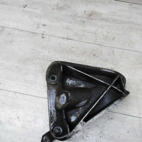 kronstein-dvigatelia-pravyi-audi-a8-d2-art-24477-big-1