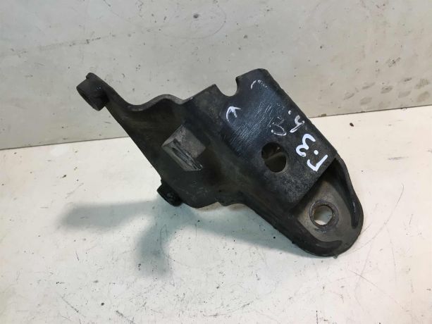 kronstein-dvigatelia-perednii-volkswagen-golf-3-bu-original-art-28138-big-1