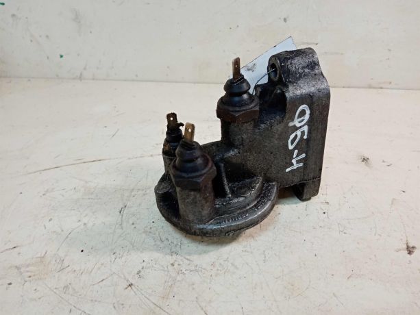 kronstein-maslianogo-filtra-volkswagen-passat-b4-b3-volkswagen-golf-3-volkswagen-vento-art-30143-big-0
