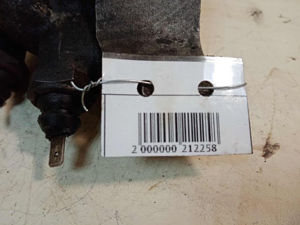 kronstein-maslianogo-filtra-volkswagen-passat-b4-b3-volkswagen-golf-3-volkswagen-vento-art-30143-big-1