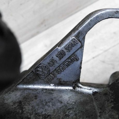 kronstein-maslianogo-filtra-dvigatelia-volkswagen-passat-b5-23-agz-art-38457-big-3