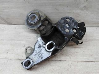 kronstein-krepleniia-dvigatelia-pravyi-volkswagen-passat-b5-gp-art-43002