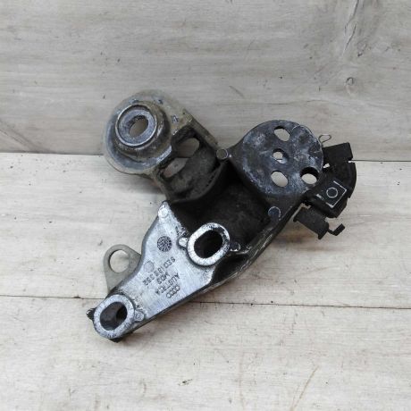 kronstein-krepleniia-dvigatelia-pravyi-volkswagen-passat-b5-gp-art-43002-big-0