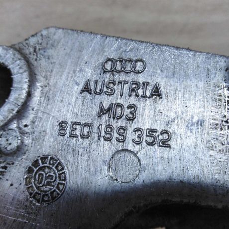 kronstein-krepleniia-dvigatelia-pravyi-volkswagen-passat-b5-gp-art-43002-big-1