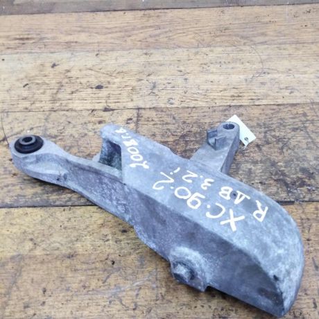 kronstein-krepleniia-dvigatelia-pravyi-volvo-xc90-rest-art-43409-big-1