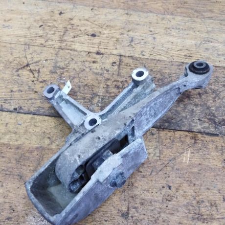 kronstein-krepleniia-dvigatelia-pravyi-volvo-xc90-rest-art-43409-big-2