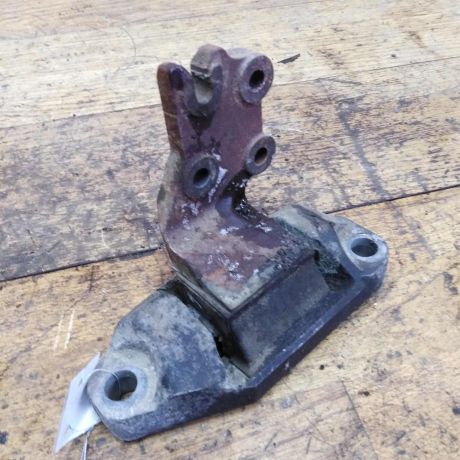 kronstein-dvigatelia-pravyi-poduska-volvo-xc90-rest-art-43598-big-0