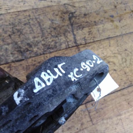 kronstein-dvigatelia-pravyi-poduska-volvo-xc90-rest-art-43598-big-2