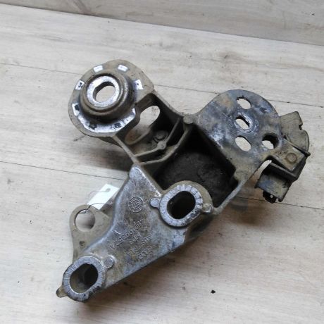 kronstein-dvigatelia-pravyi-volkswagen-passat-b5-art-46018-big-0