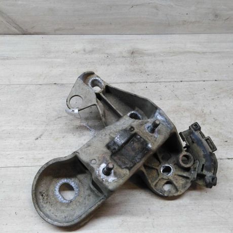 kronstein-dvigatelia-pravyi-volkswagen-passat-b5-art-46018-big-1