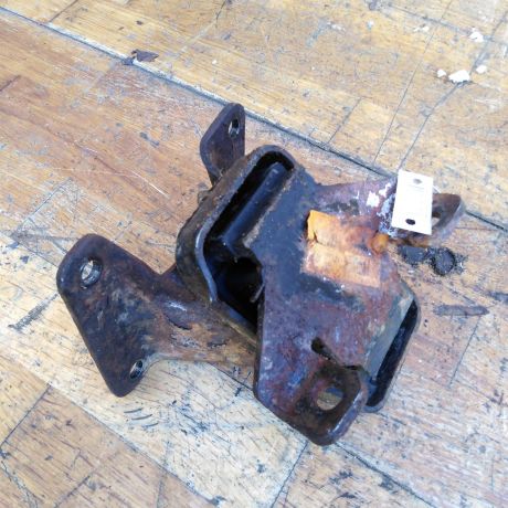 kronstein-dvigatelia-pravyi-kreplenie-great-wall-hover-h5-art-47399-big-1