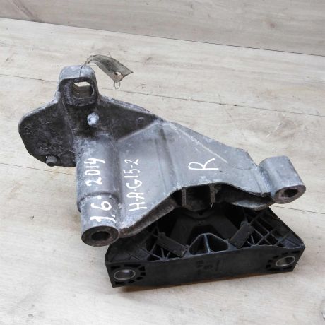 kronstein-krepleniia-dvigatelia-pravyi-nissan-almera-iii-g15-art-49581-big-4