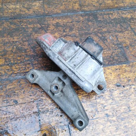 kronstein-dvigatelia-kreplenie-pravoe-citroen-c3-art-51277-big-0