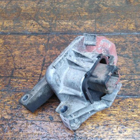 kronstein-dvigatelia-kreplenie-pravoe-citroen-c3-art-51277-big-1