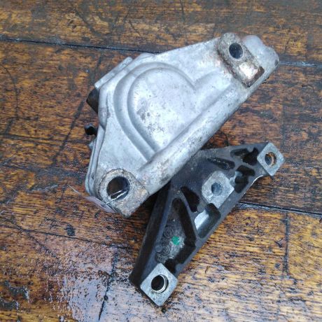 kronstein-dvigatelia-kreplenie-pravoe-citroen-c3-art-51277-big-3