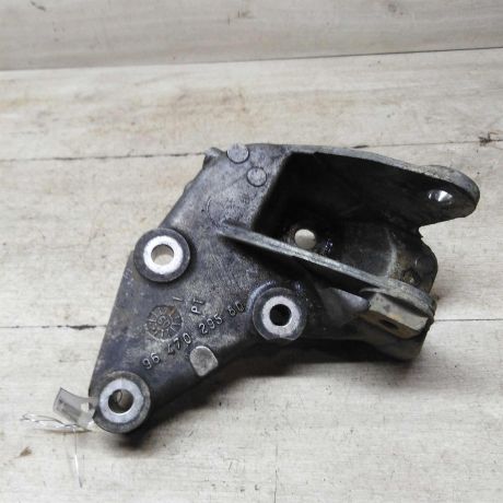 kronstein-krepleniia-dvigatelia-pravyi-peugeot-407-art-62280-big-0