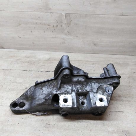 kronstein-dvigatelia-pravyi-14-axp-volkswagen-golf-4-bora-skoda-octavia-tour-audi-a3-art-62402-big-0