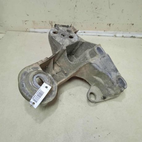 kronstein-dvigatelia-pravyi-skoda-superb-art-64486-big-0