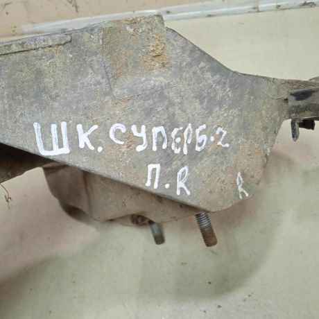 kronstein-dvigatelia-pravyi-skoda-superb-art-64486-big-2
