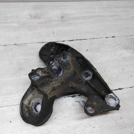 kronstein-krepleniia-dvigatelia-audi-a6-c5-passat-b5-passat-b5-gp-audi-a4-b5-levyi-art-65047-big-0