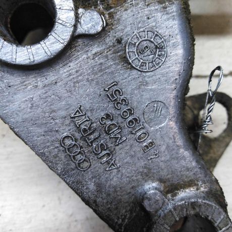 kronstein-krepleniia-dvigatelia-audi-a6-c5-passat-b5-passat-b5-gp-audi-a4-b5-levyi-art-65047-big-2