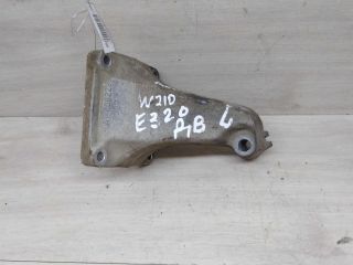 kronstein-krepleniia-dvigatelia-levyi-mercedes-w210-e320-art-73758