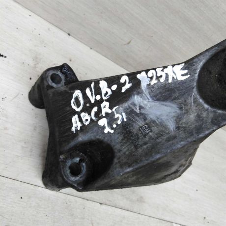 kronstein-krepleniia-dvigatelia-pravyi-opel-vectra-b-art-73956-big-1