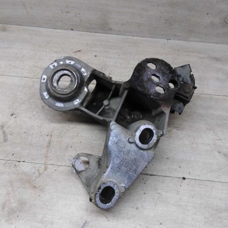 kronstein-dvigatelia-pravyi-audi-a4-b6-audi-a4-b7-art-82723-big-0