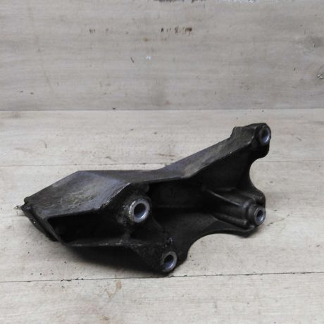 kronstein-dvigatelia-levyi-audi-a4-b6-art-83120-big-3