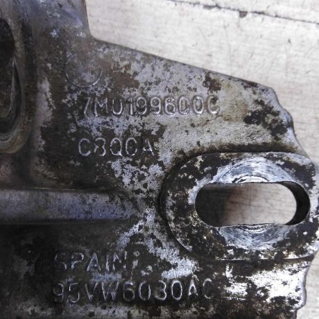 kronstein-krepleniia-dvigatelia-pravyi-volkswagen-sharan-art-86189-big-1