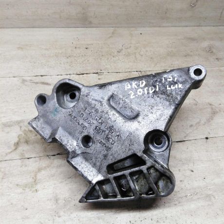 kronstein-krepleniia-dvigatelia-volkswagen-passat-b6-20-tdi-bmr-art-89952-big-0