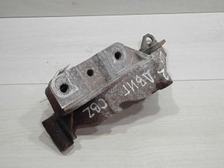 kronstein-krepleniia-dvigatelia-pravyi-skoda-yeti-i-art-90781