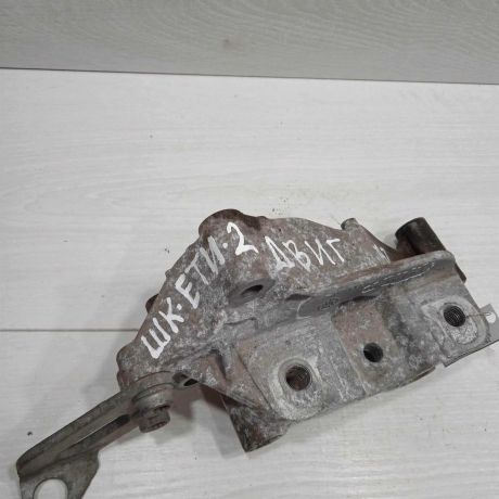 kronstein-krepleniia-dvigatelia-pravyi-skoda-yeti-i-art-90781-big-3