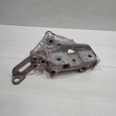 kronstein-krepleniia-dvigatelia-pravyi-skoda-yeti-i-art-90781-big-4