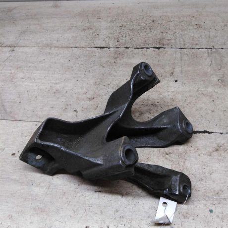 kronstein-krepleniia-dvigatelia-levyi-30-i-audi-a4-b6-art-95203-big-3