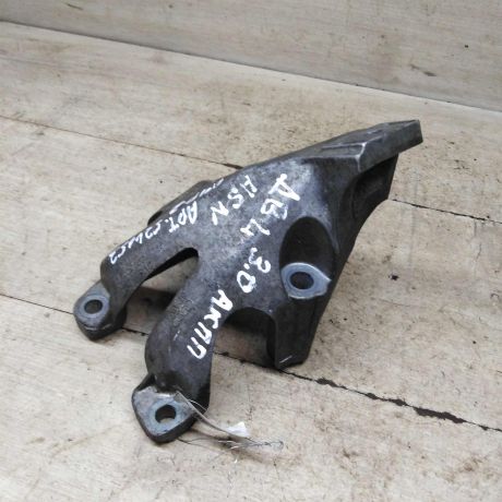 kronstein-krepleniia-dvigatelia-levyi-30-i-audi-a4-b6-art-95203-big-4