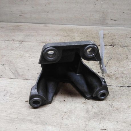 kronstein-dvigatelia-pravyi-audi-a4-b6-art-95209-big-3