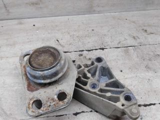 kronstein-dvigatelia-verxnii-pravyi-renault-symbol-i-art-96168