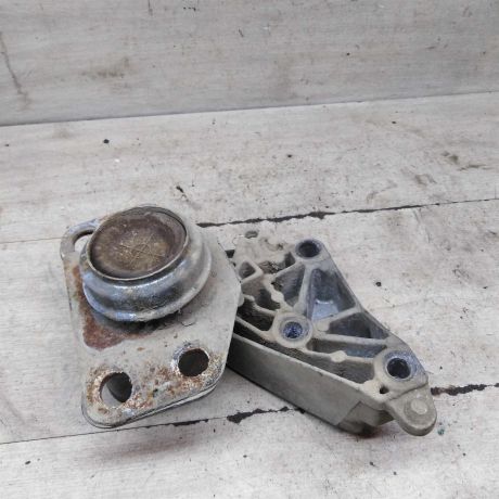 kronstein-dvigatelia-verxnii-pravyi-renault-symbol-i-art-96168-big-0