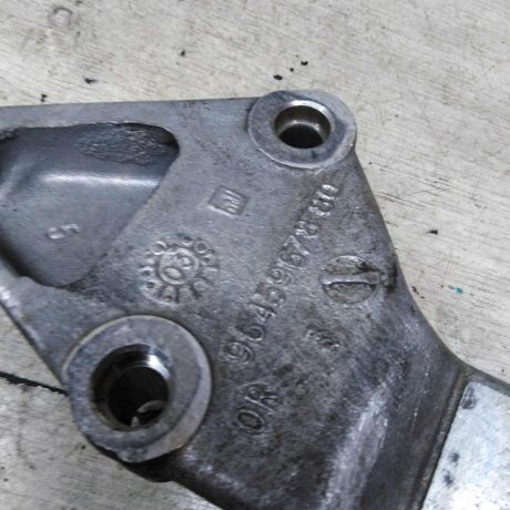 kronstein-krepleniia-dvigatelia-peugeot-partner-i-restailing-art-96332-big-1