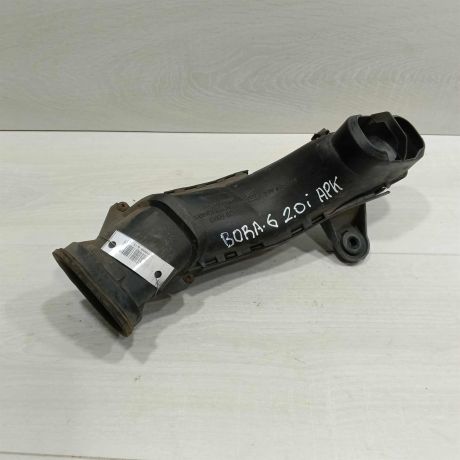 patrubok-vozduxovoda-20i-apk-aqy-azj-volkswagen-golf-4-volkswagen-bora-art-96700-big-0