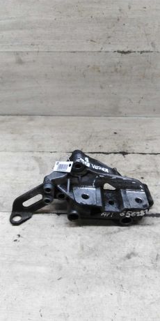 kronstein-krepleniia-dvigatelia-volkswagen-jetta-vi-art-101114-big-0