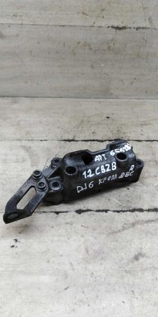 kronstein-krepleniia-dvigatelia-volkswagen-jetta-vi-art-101114-big-2