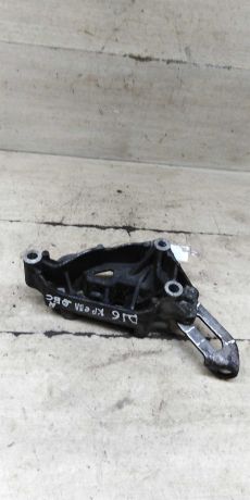 kronstein-krepleniia-dvigatelia-volkswagen-jetta-vi-art-101114-big-5