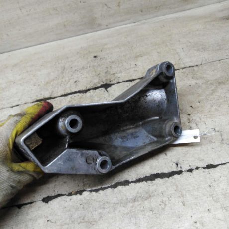 kronstein-dvigatelia-krepleniia-audi-a6-c5-art-101325-big-1