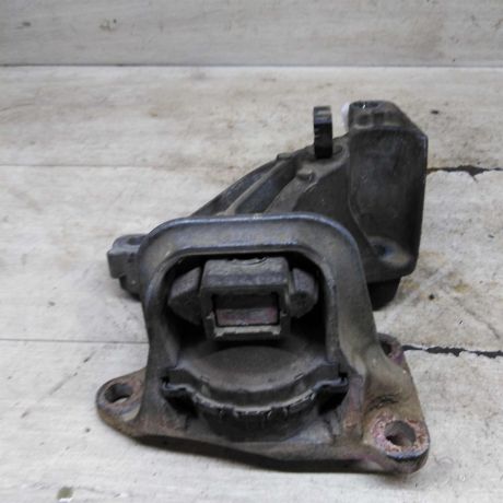 kronstein-krepleniia-dvigatelia-pravyi-opora-renault-fluence-i-art-102434-big-0