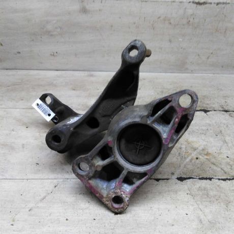 kronstein-krepleniia-dvigatelia-pravyi-opora-renault-fluence-i-art-102434-big-2