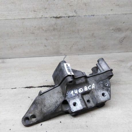 kronstein-krepleniia-dvigatelia-opora-pravyi-volkswagen-golf-4-skoda-octavia-i-a4-volkswagen-bora-audi-a3-8l-art-106686-big-0