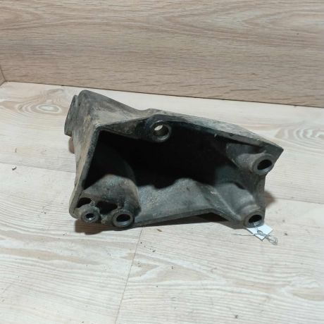 kronstein-dvigatelia-levyi-volkswagen-passat-b5-art-107193-big-1